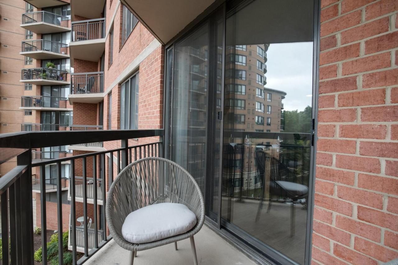Modern & Charming Apt With Rooftop @Pentagon City Arlington Extérieur photo