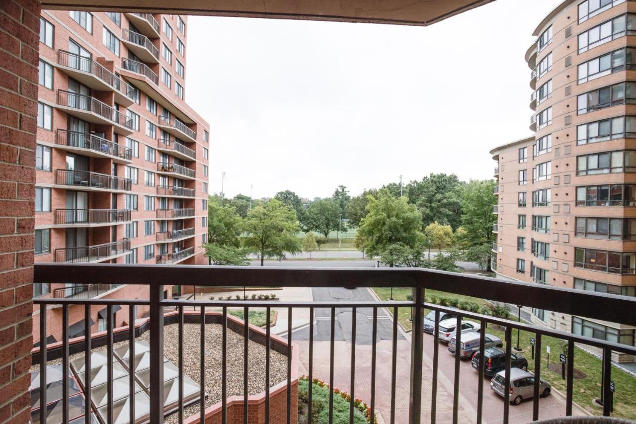 Modern & Charming Apt With Rooftop @Pentagon City Arlington Extérieur photo