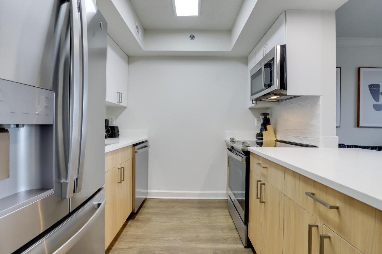 Modern & Charming Apt With Rooftop @Pentagon City Arlington Extérieur photo