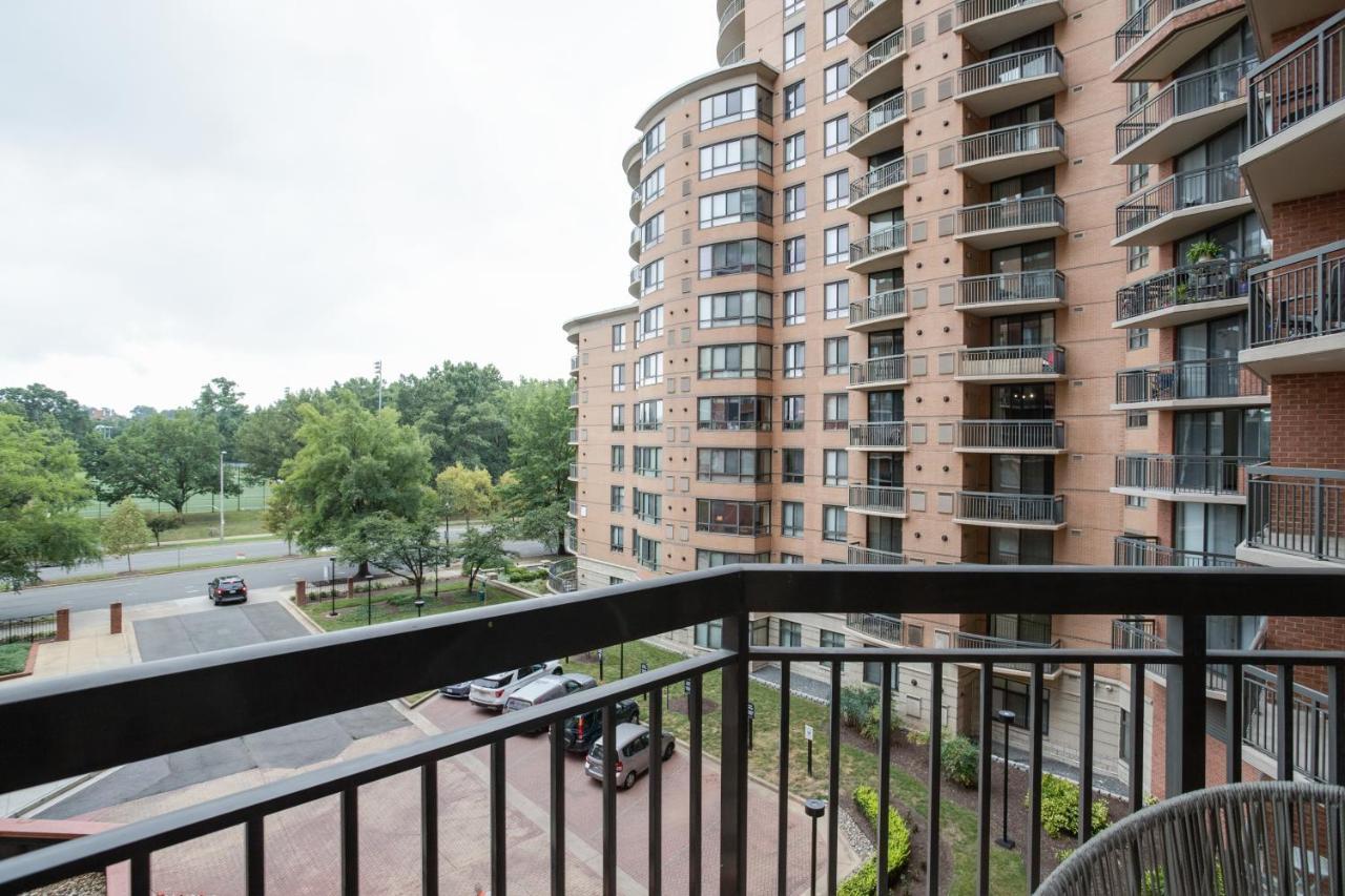 Modern & Charming Apt With Rooftop @Pentagon City Arlington Extérieur photo