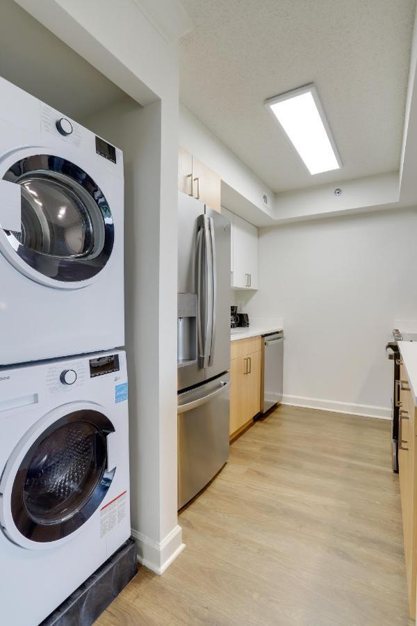 Modern & Charming Apt With Rooftop @Pentagon City Arlington Extérieur photo