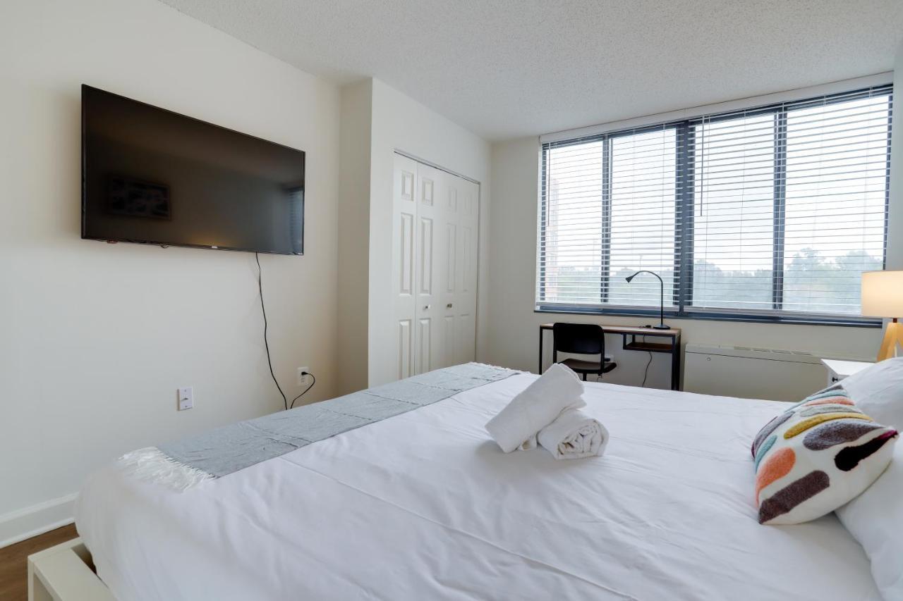Modern & Charming Apt With Rooftop @Pentagon City Arlington Extérieur photo