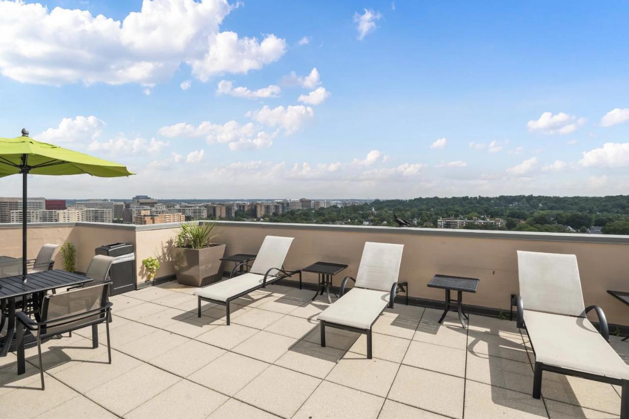 Modern & Charming Apt With Rooftop @Pentagon City Arlington Extérieur photo
