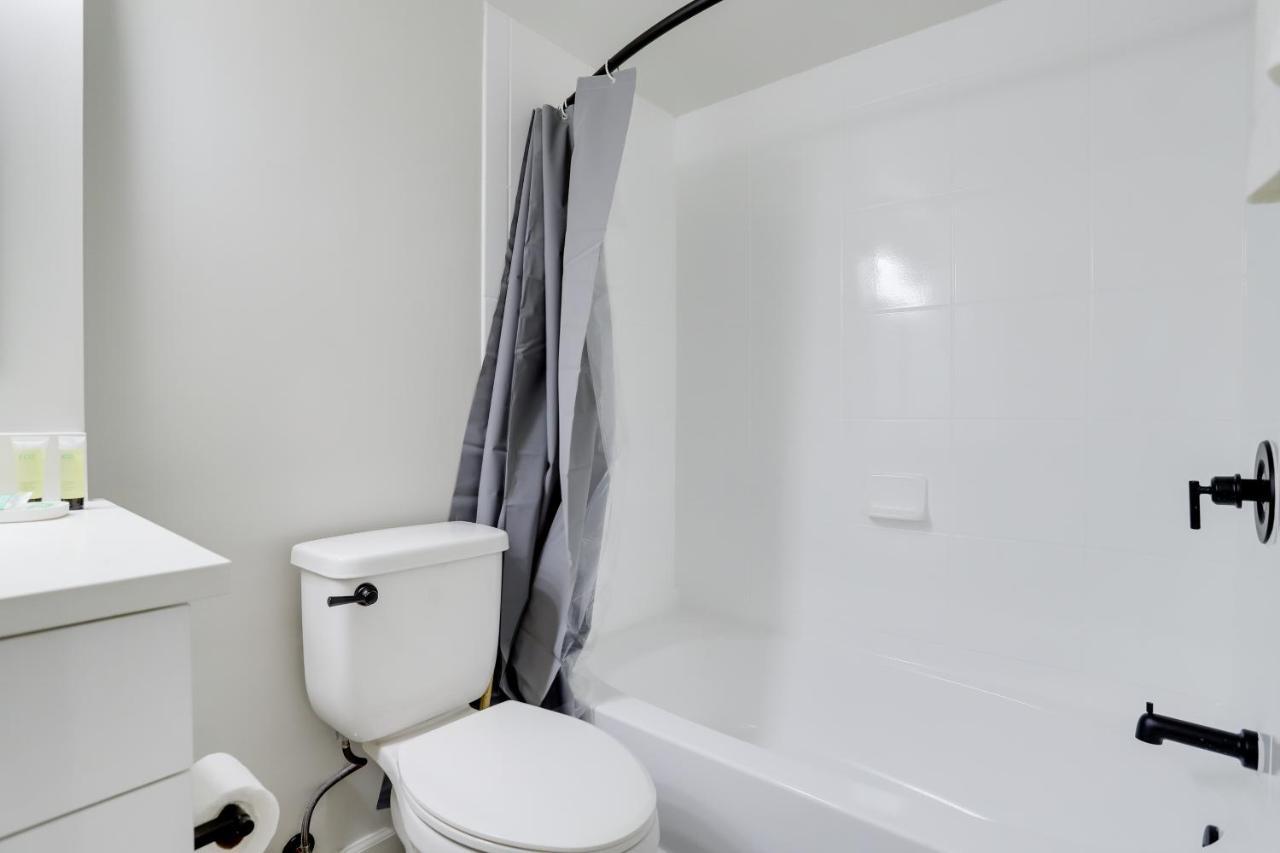 Modern & Charming Apt With Rooftop @Pentagon City Arlington Extérieur photo